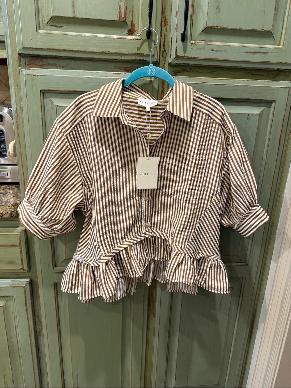 entro Brown & White Striped Ruffle Hem Button-Down Shirt